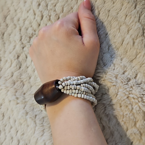 Jewelry - 0187 Cream beaded bracelet stretchy with wooden big bead